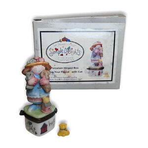 New Simple Delights Porcelain Hinged Trinket Box Hug Your Friend with a Cat 3"